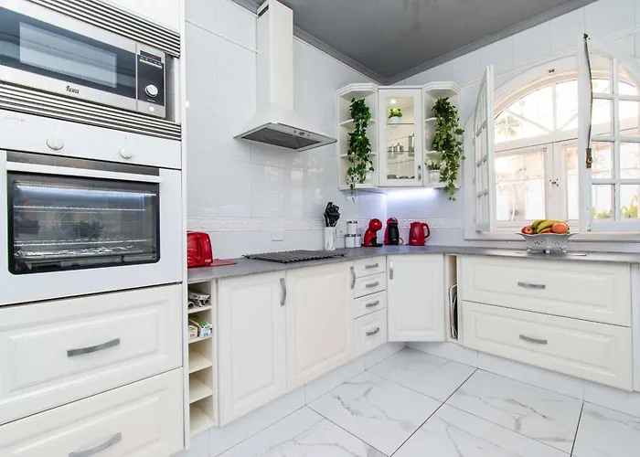 Venecia * 卡亚俄萨尔瓦赫